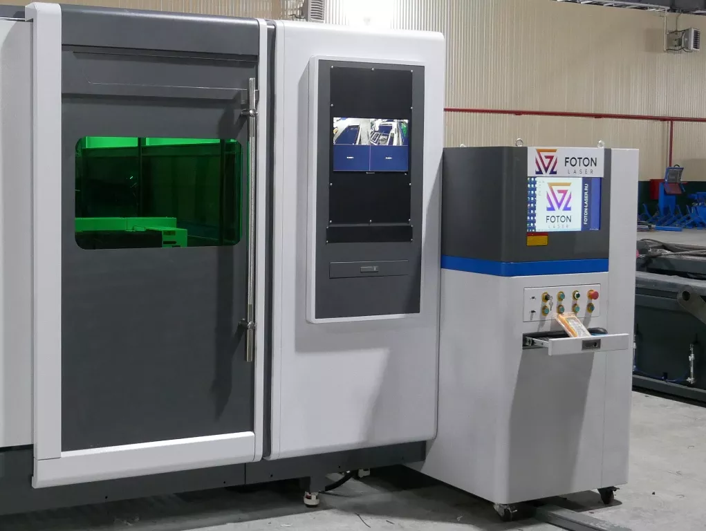 FL-L1560FH-6000-IPG Аппарат лазерной резки для листового металла с кабинетной защитой
