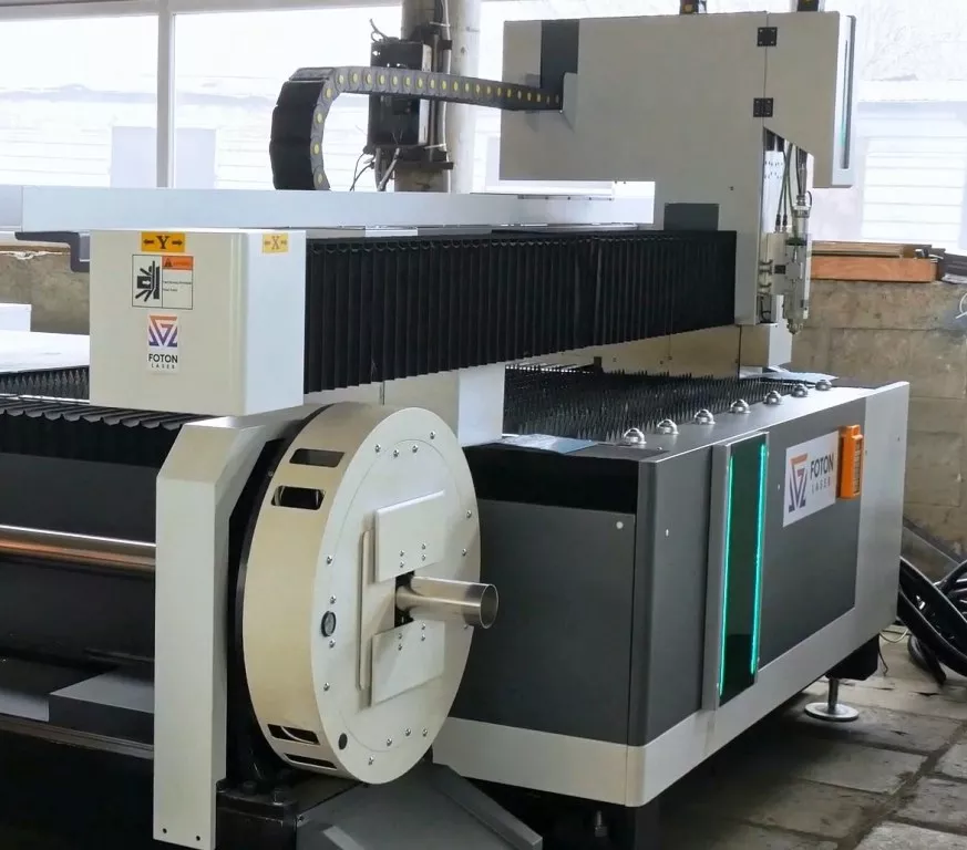 FL-L1530FR-1000-D350-IPG Лазерный станок для резки листового металла и труб