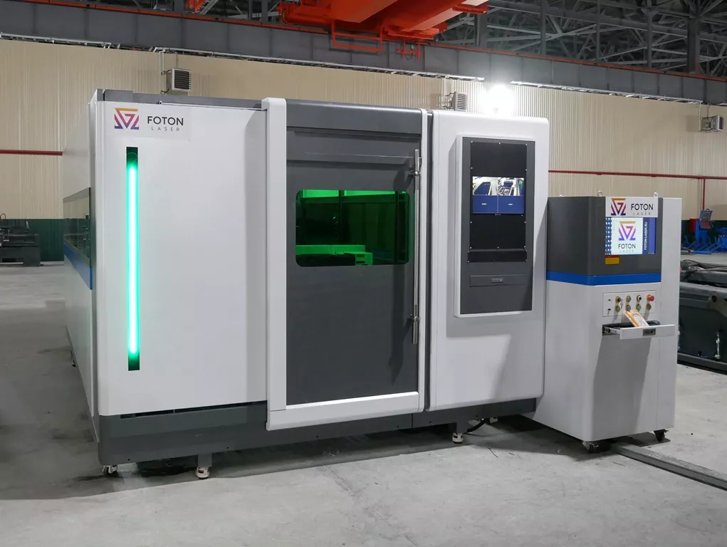 FL-L2060FHR-1000-D220-Raycus Лазерный станок для резки листового металла и труб с кабинетной защитой