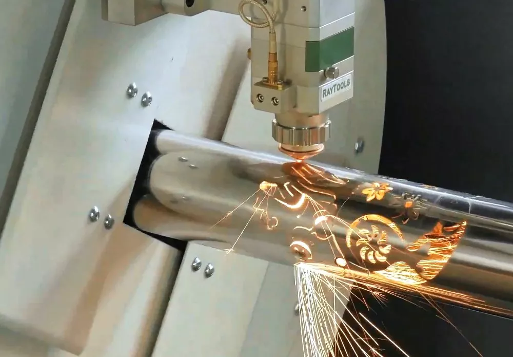 FL-L2060FR-8000-D350-IPG Лазерный станок для резки листового металла и труб