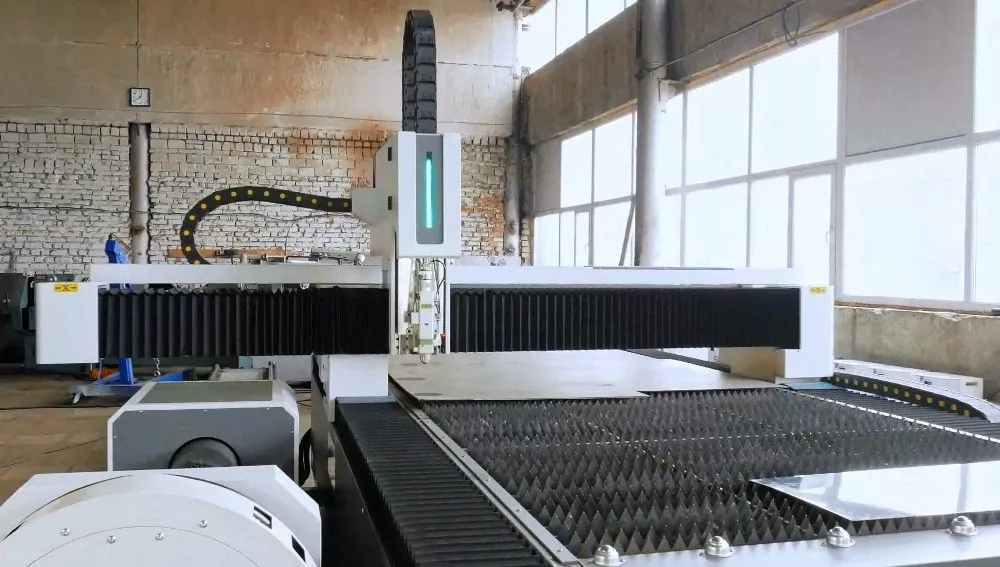FL-L2060FR-12000-D350-IPG Лазерный станок для резки листового металла и труб