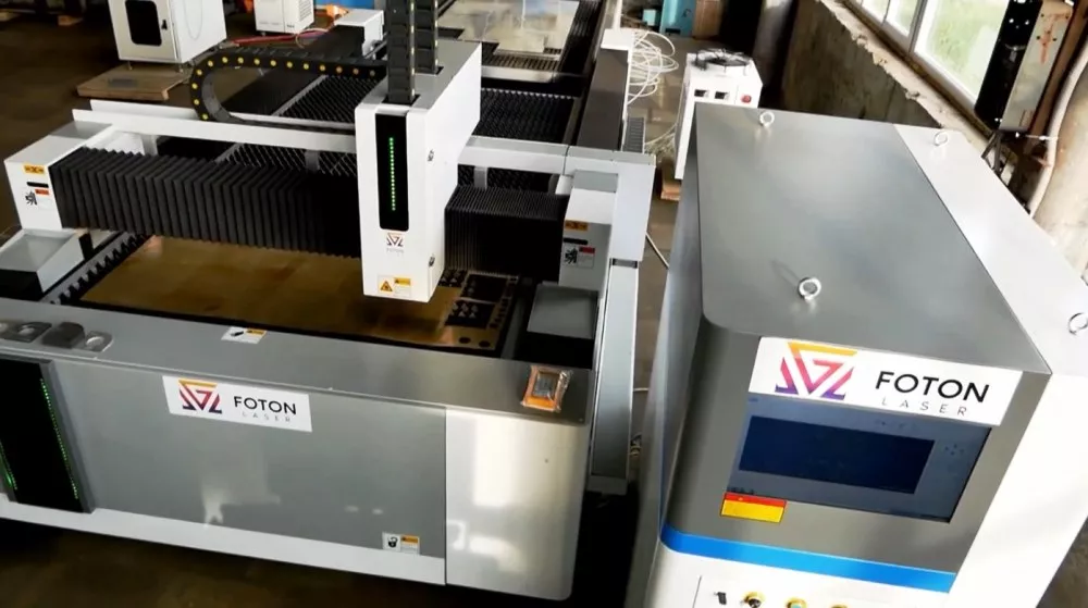 FL-L2040FE-1000-IPG Бюджетный лазерный станок для резки листового металла со сменным столом